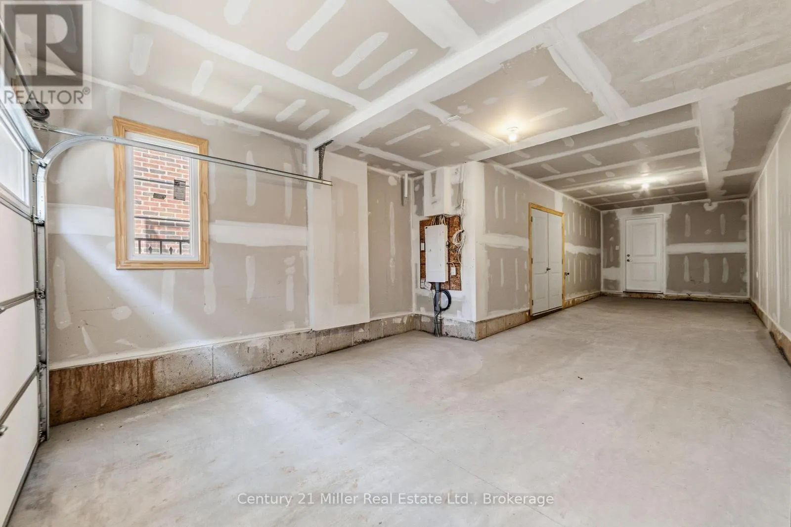 58 - 2150 TRAFALGAR ROAD #58