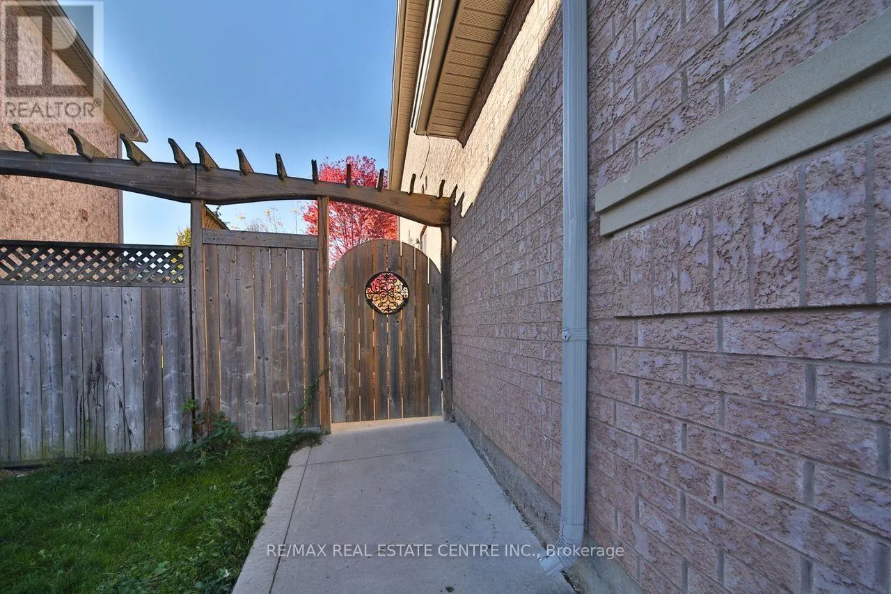 BSMT - 66 MISTDALE CRESCENT