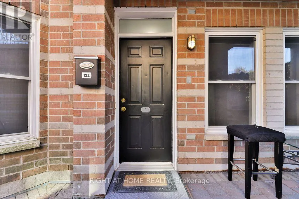 132 - 760 LAWRENCE AVENUE W