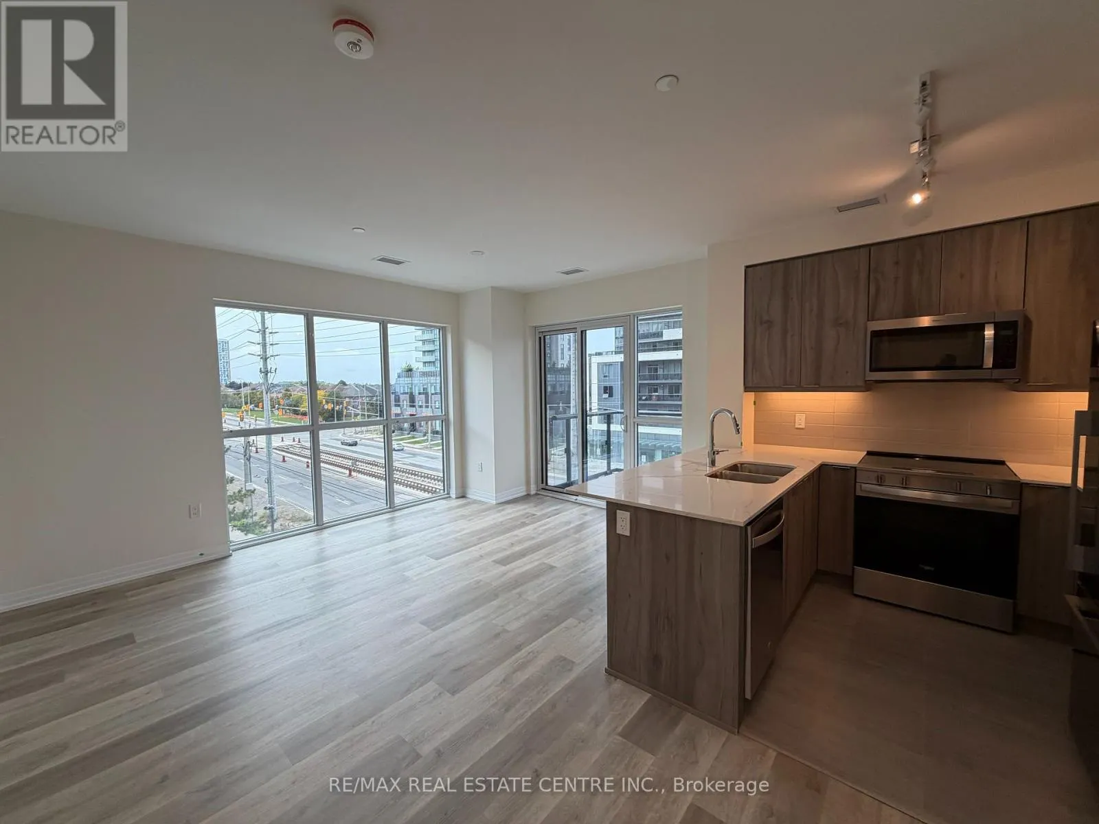 420 - 15 WATERGARDEN DRIVE