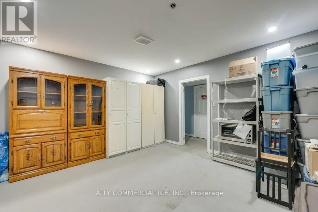 15 - 955 WILSON AVENUE
