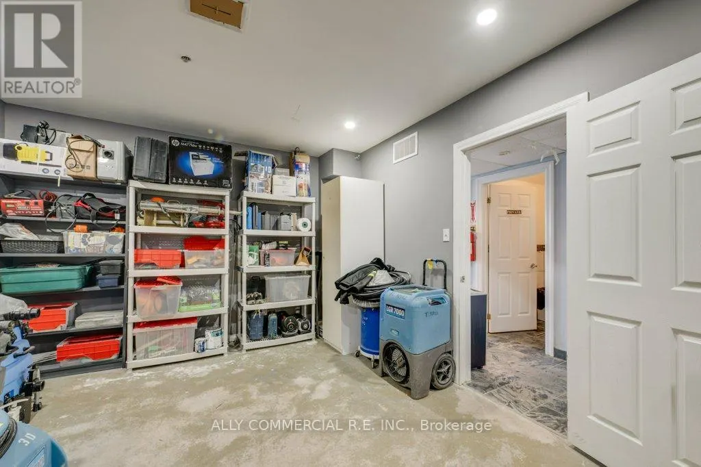 15 - 955 WILSON AVENUE