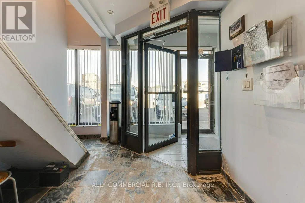 15 - 955 WILSON AVENUE