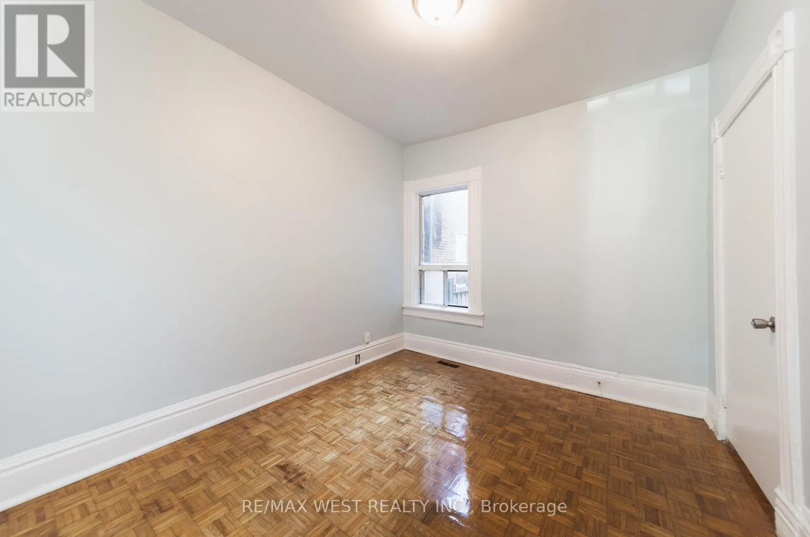 MAIN - 862 OSSINGTON AVENUE