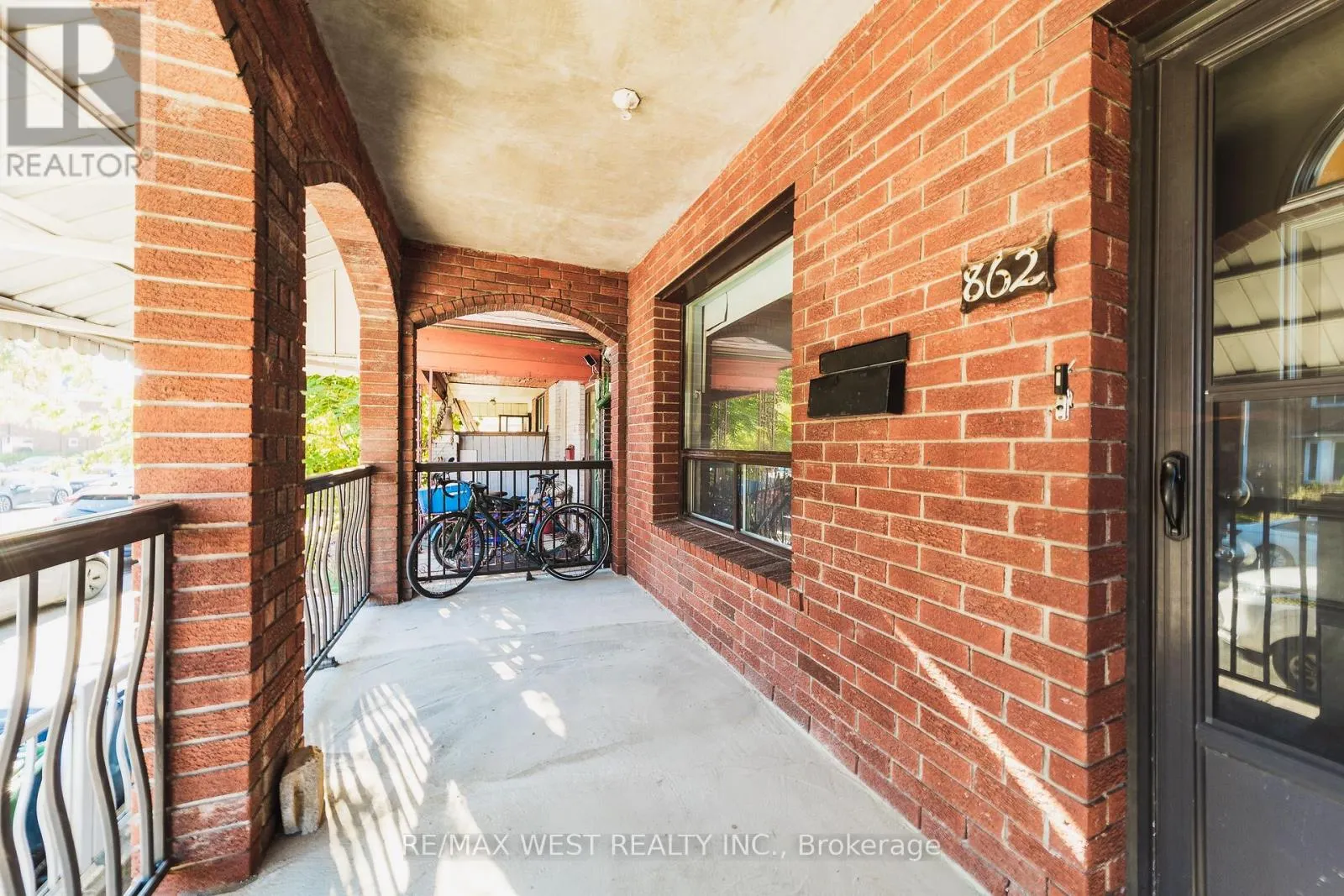 MAIN - 862 OSSINGTON AVENUE