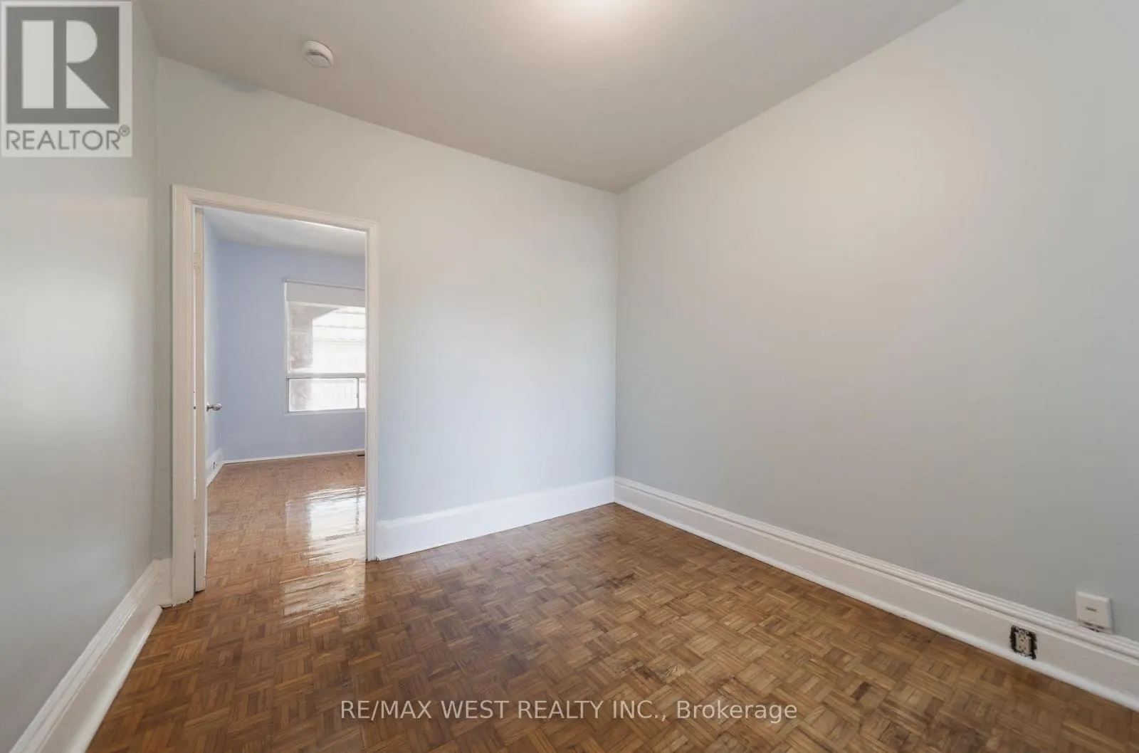 MAIN - 862 OSSINGTON AVENUE