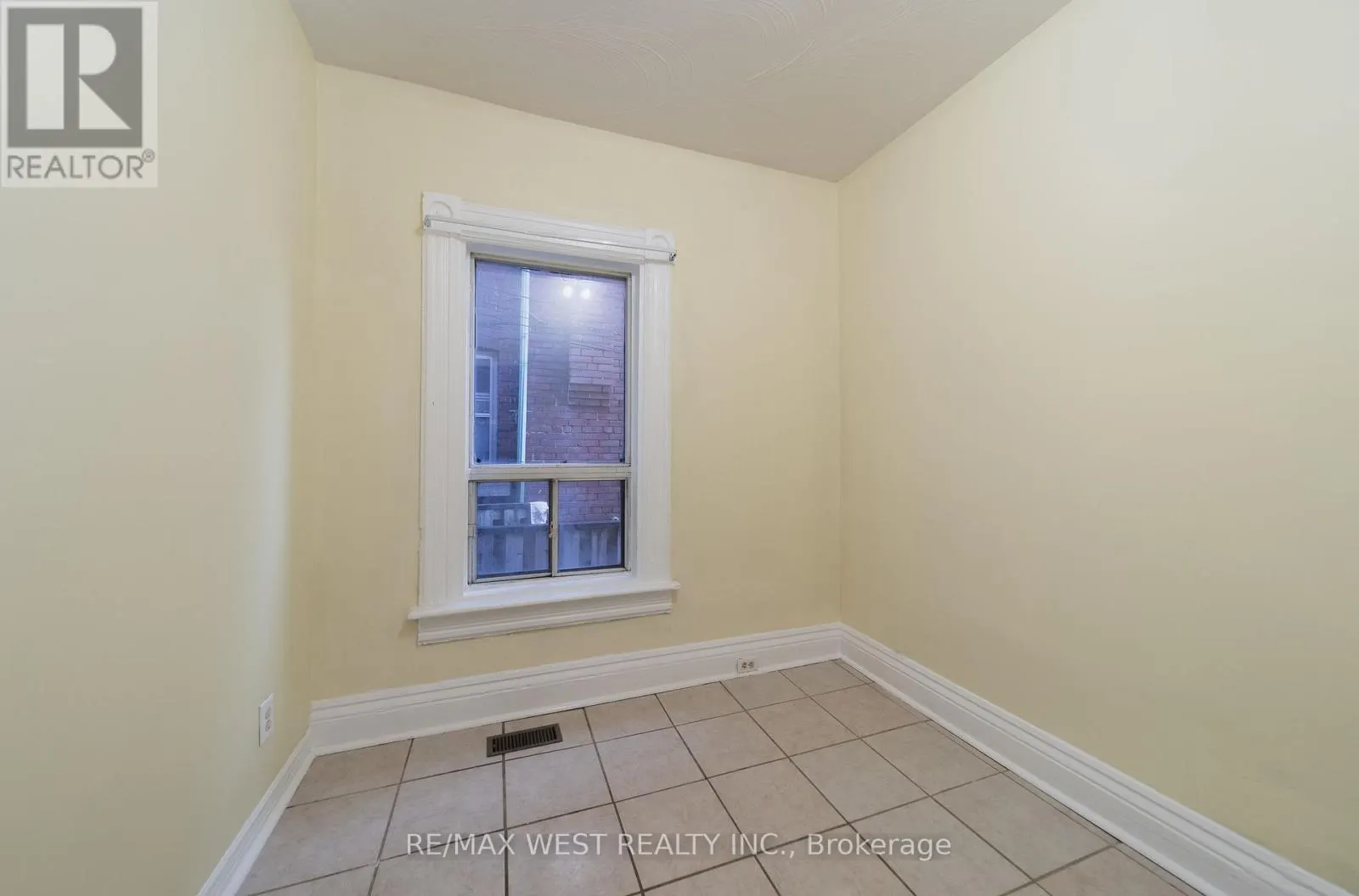 MAIN - 862 OSSINGTON AVENUE