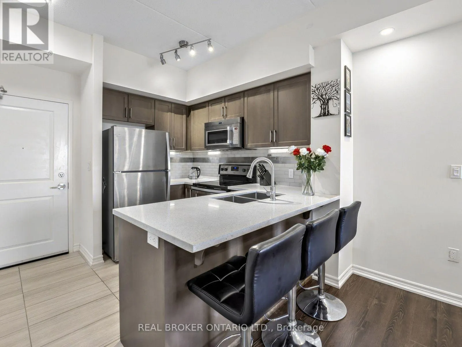 305 - 640 SAUVE STREET