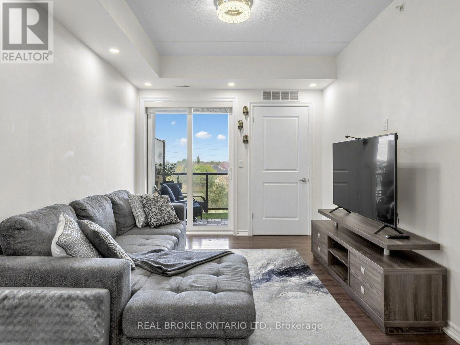 305 - 640 SAUVE STREET