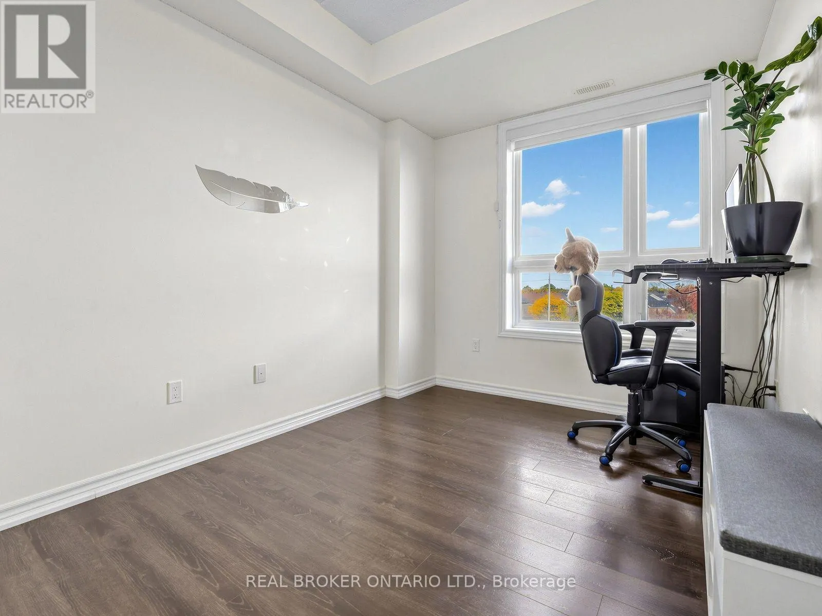 305 - 640 SAUVE STREET