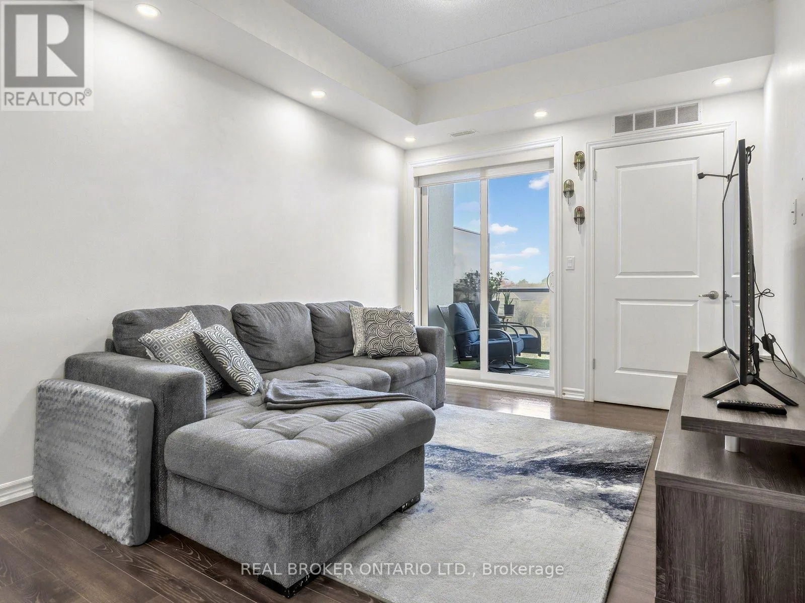 305 - 640 SAUVE STREET