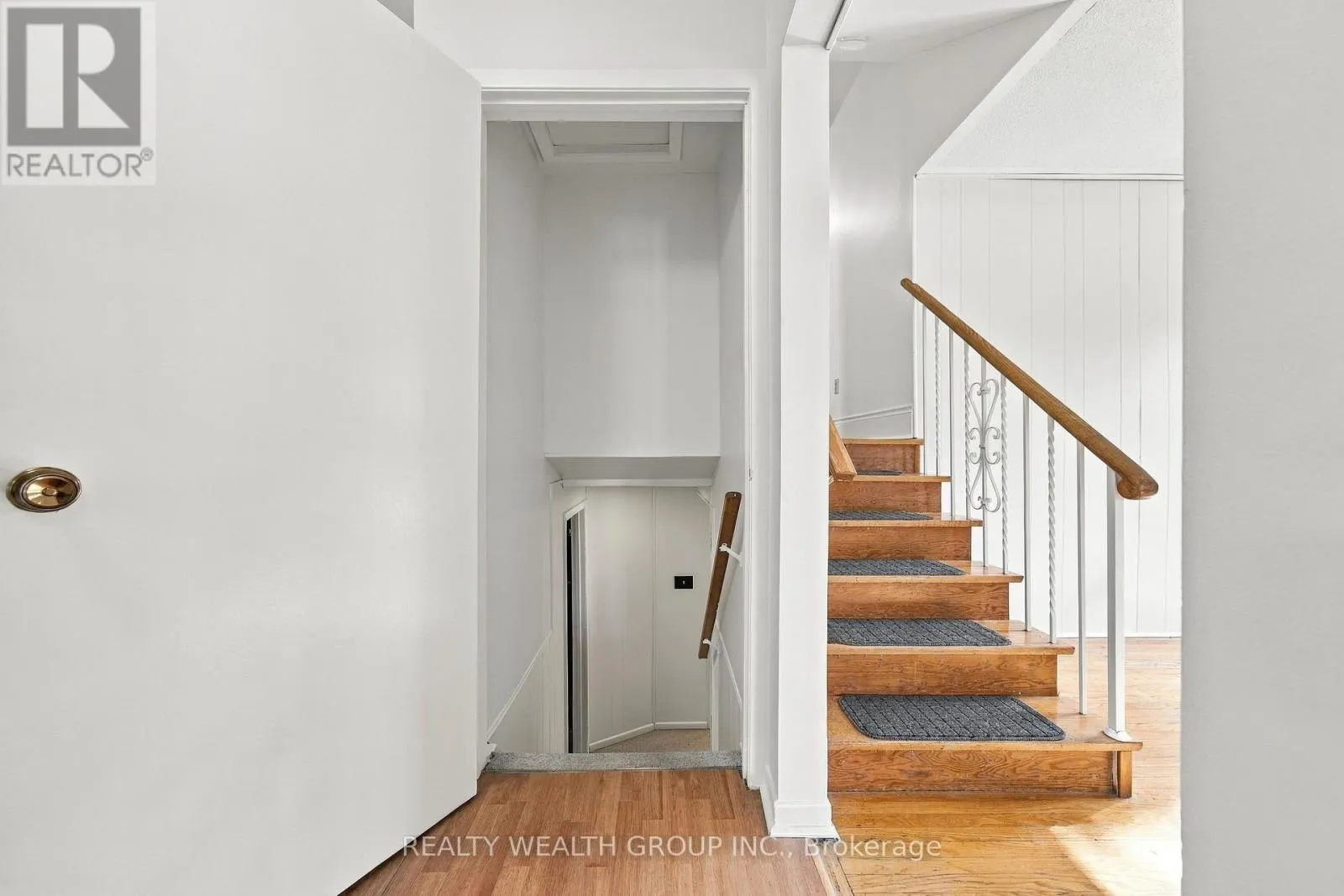 10 FLAVIAN COURT