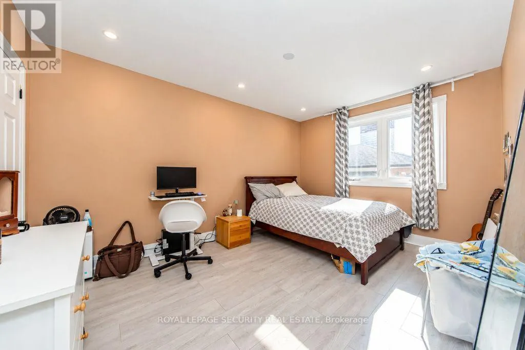 21 NEAMES CRESCENT