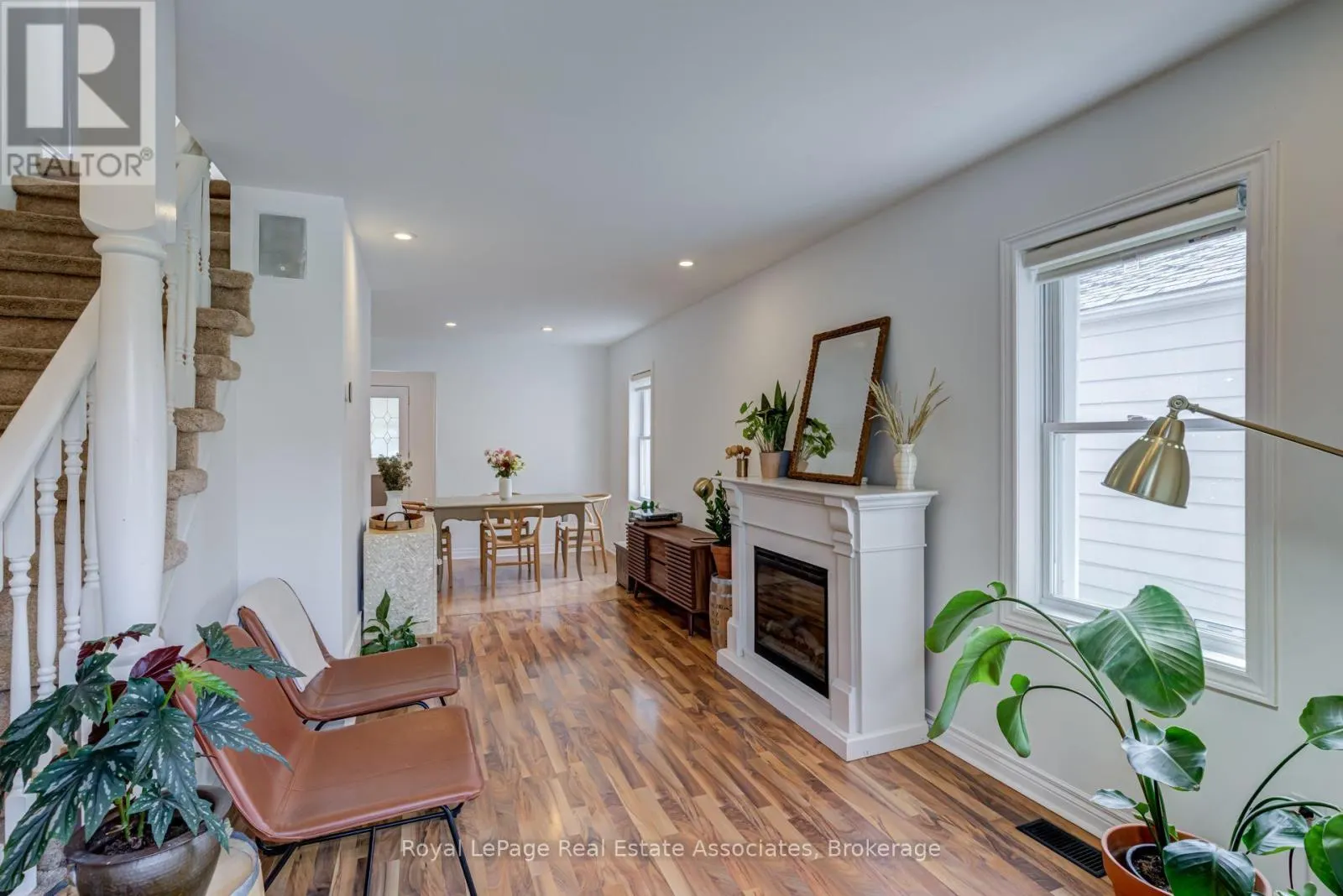 889 THIRD STREET
