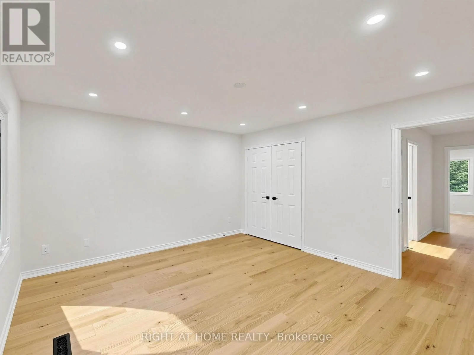 2920 KINGSWAY DRIVE