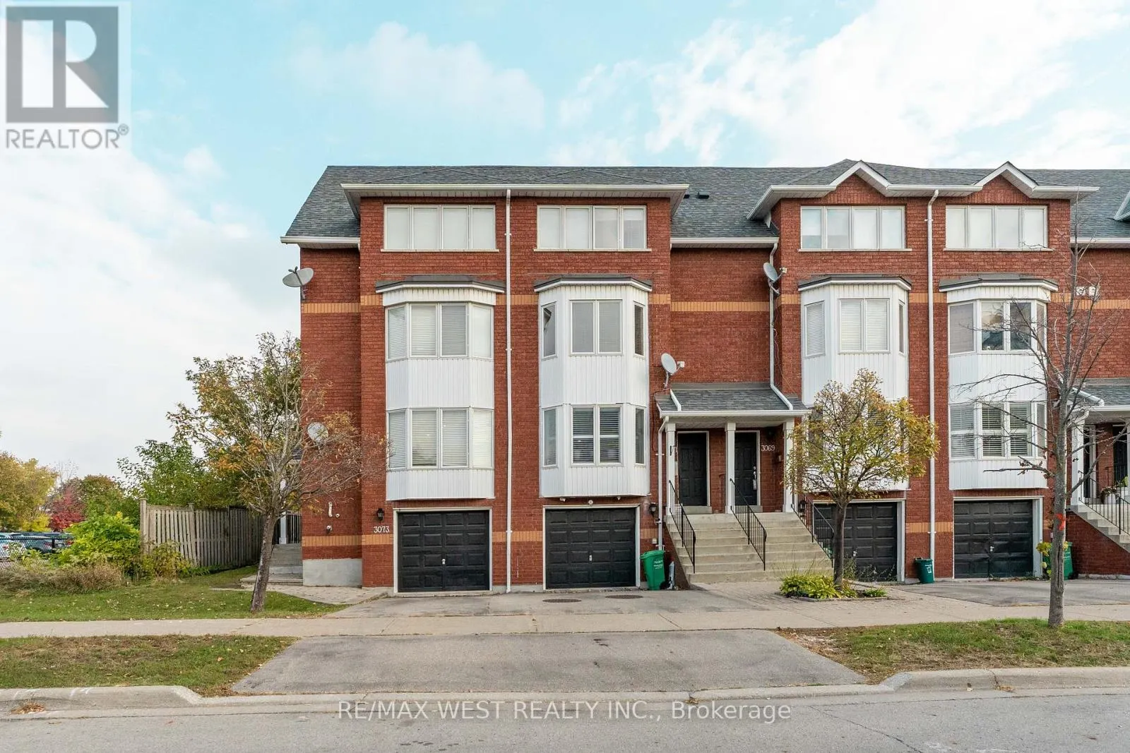 27 - 3073 COOK STREET