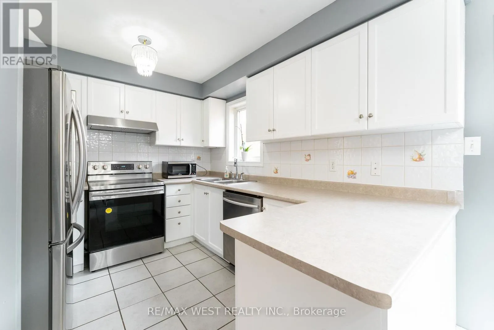 27 - 3073 COOK STREET