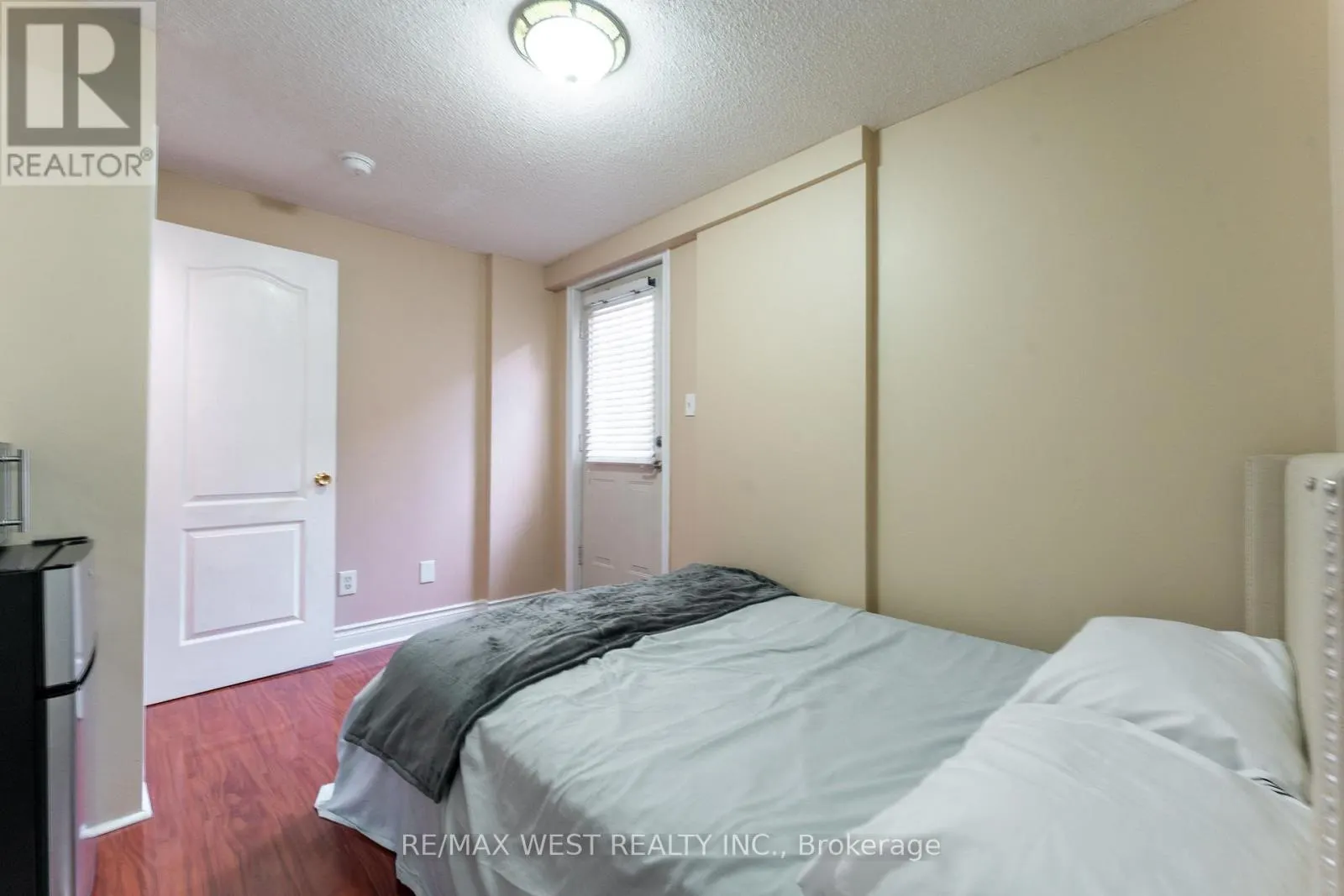 27 - 3073 COOK STREET