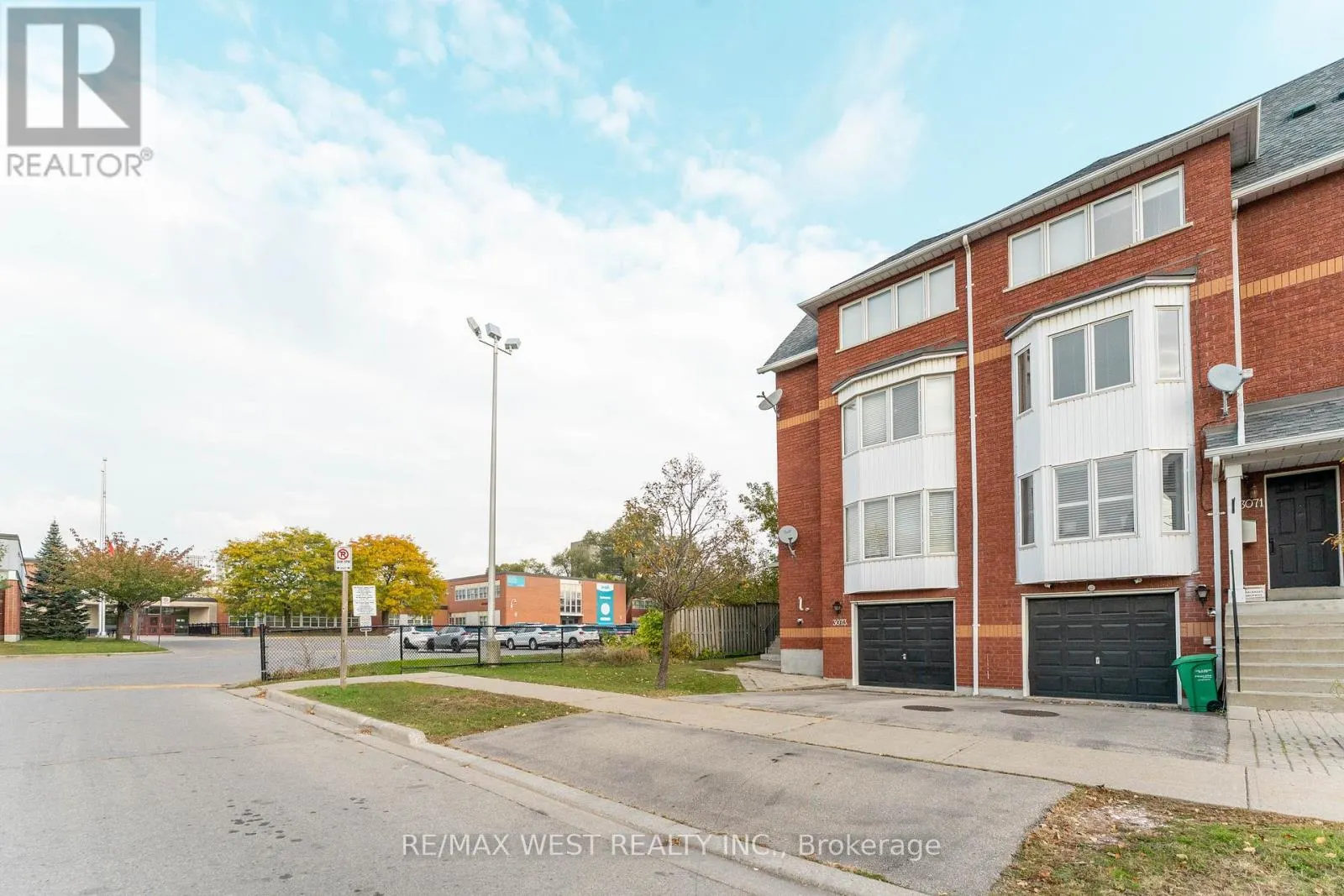 27 - 3073 COOK STREET
