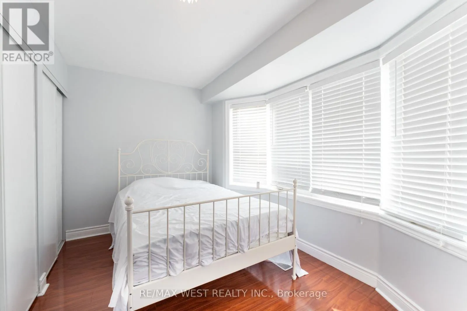 27 - 3073 COOK STREET