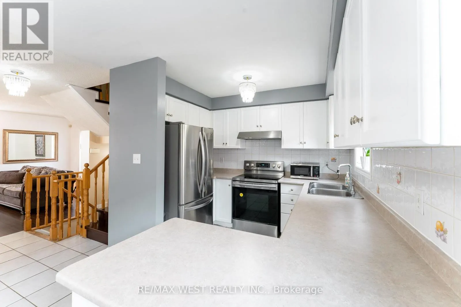 27 - 3073 COOK STREET