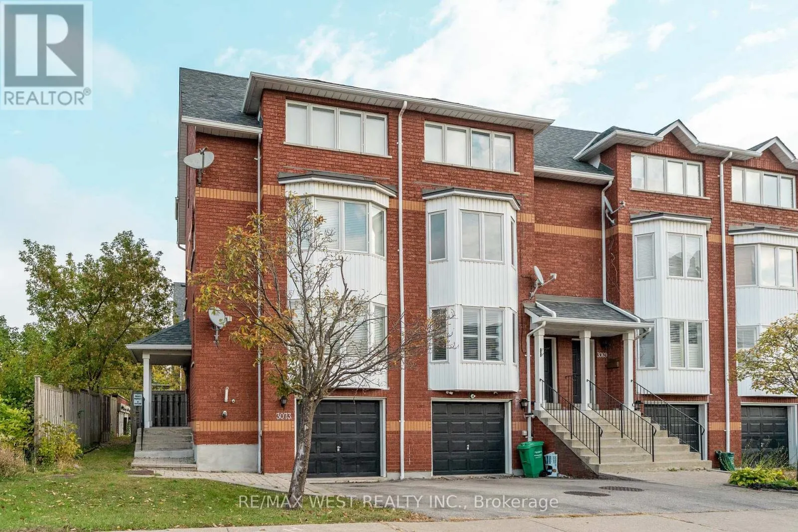27 - 3073 COOK STREET