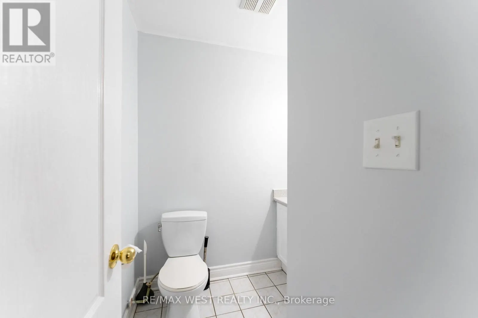 27 - 3073 COOK STREET