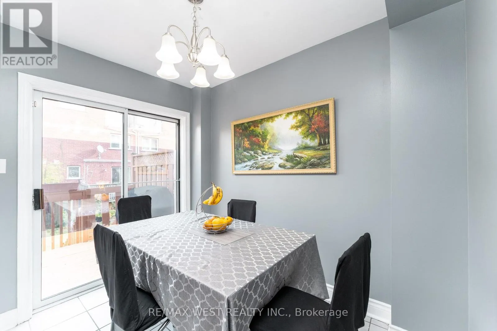 27 - 3073 COOK STREET