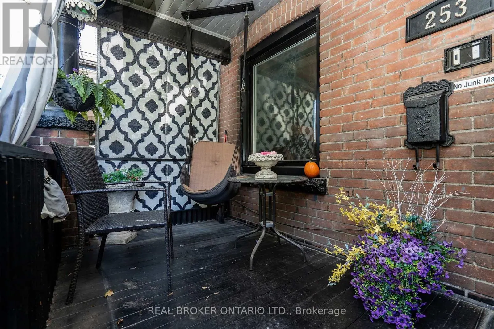 253 BARTLETT AVENUE