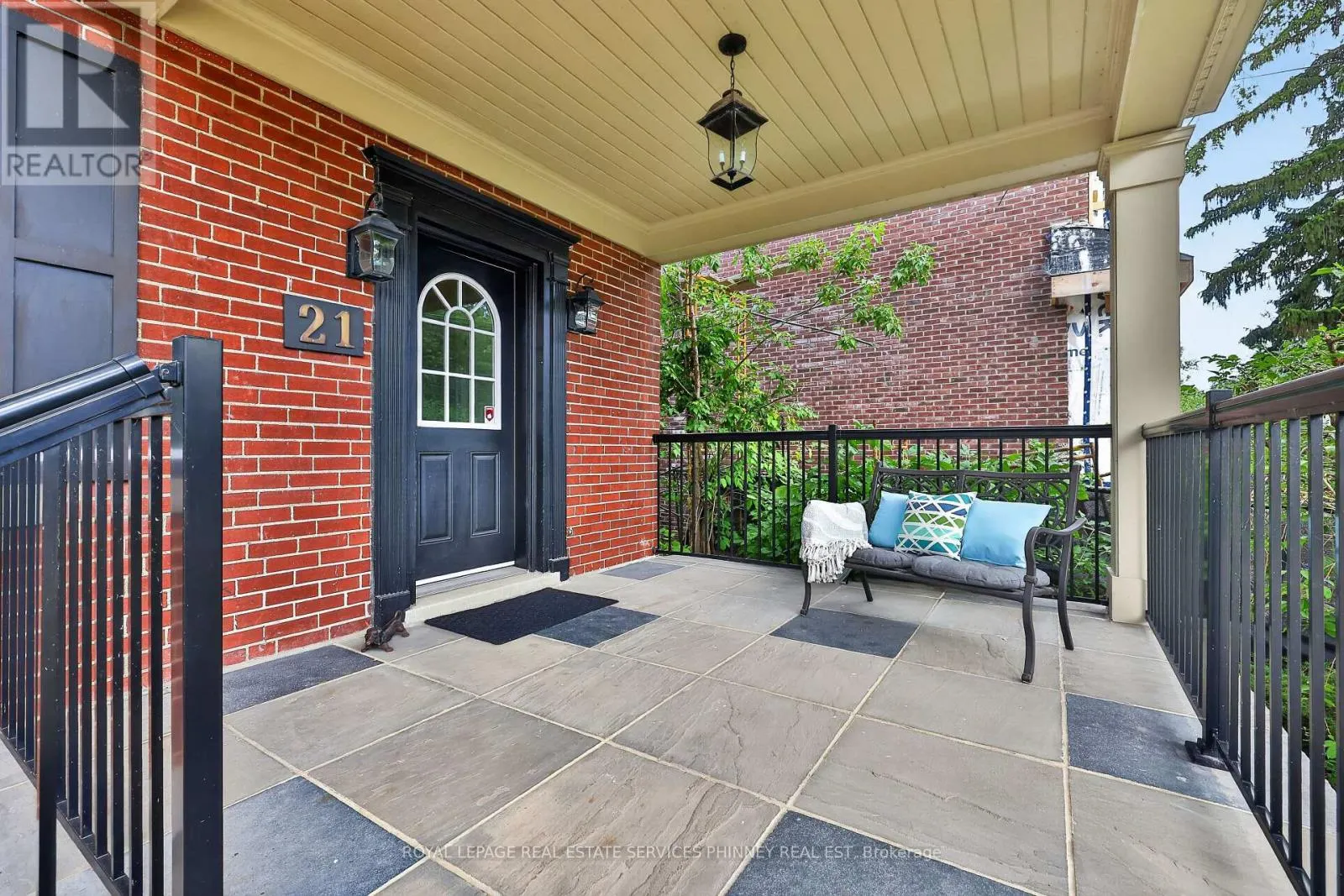 21 CUMBERLAND DRIVE