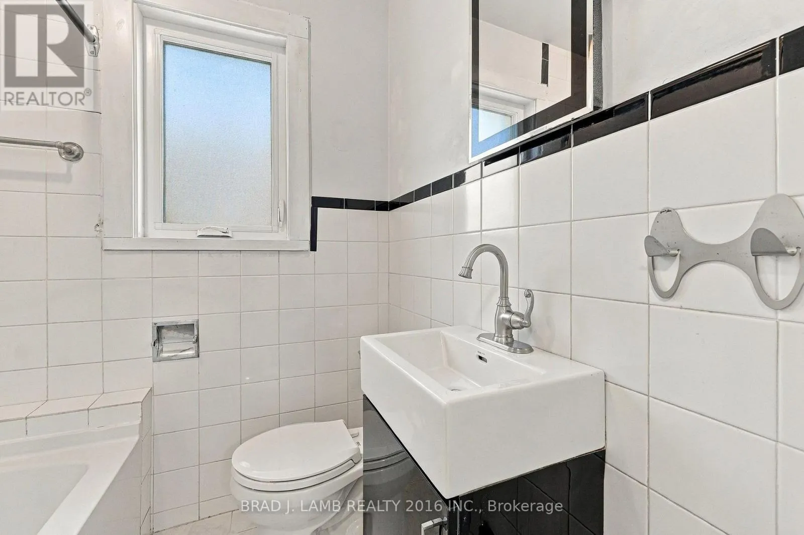 256 THE QUEENSWAY