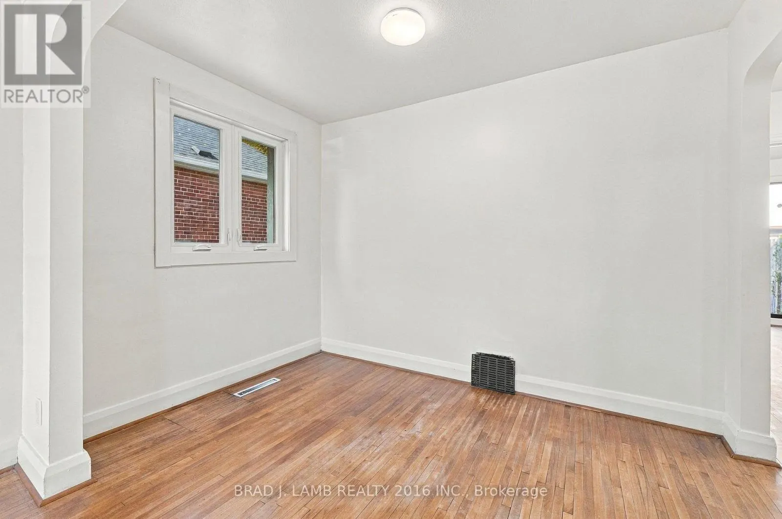 256 THE QUEENSWAY