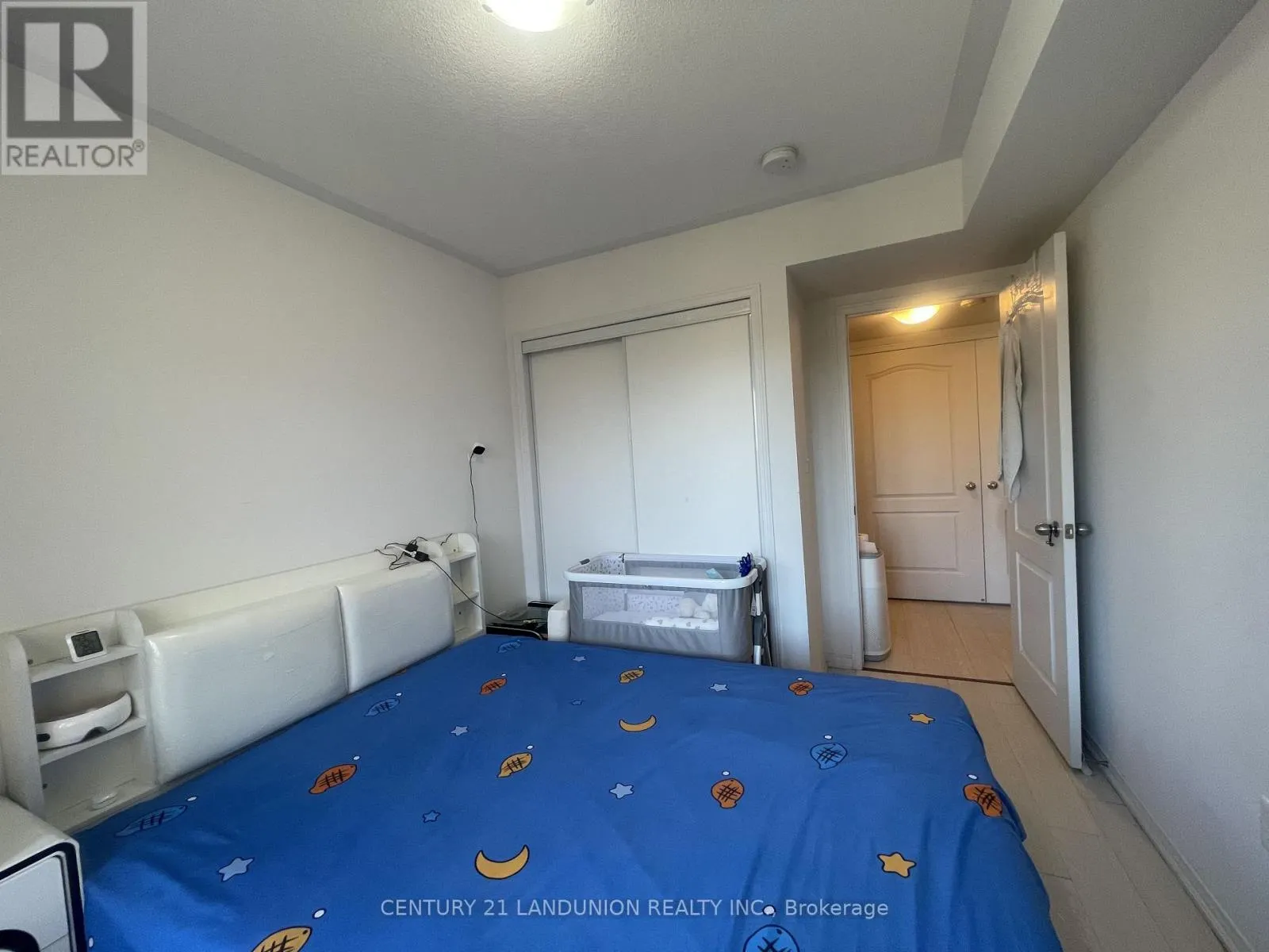 24 - 2484 POST ROAD