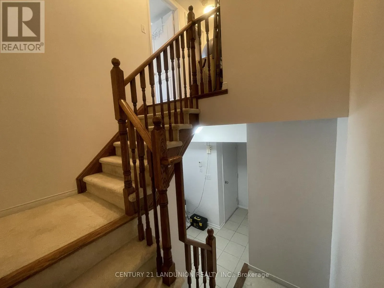 24 - 2484 POST ROAD