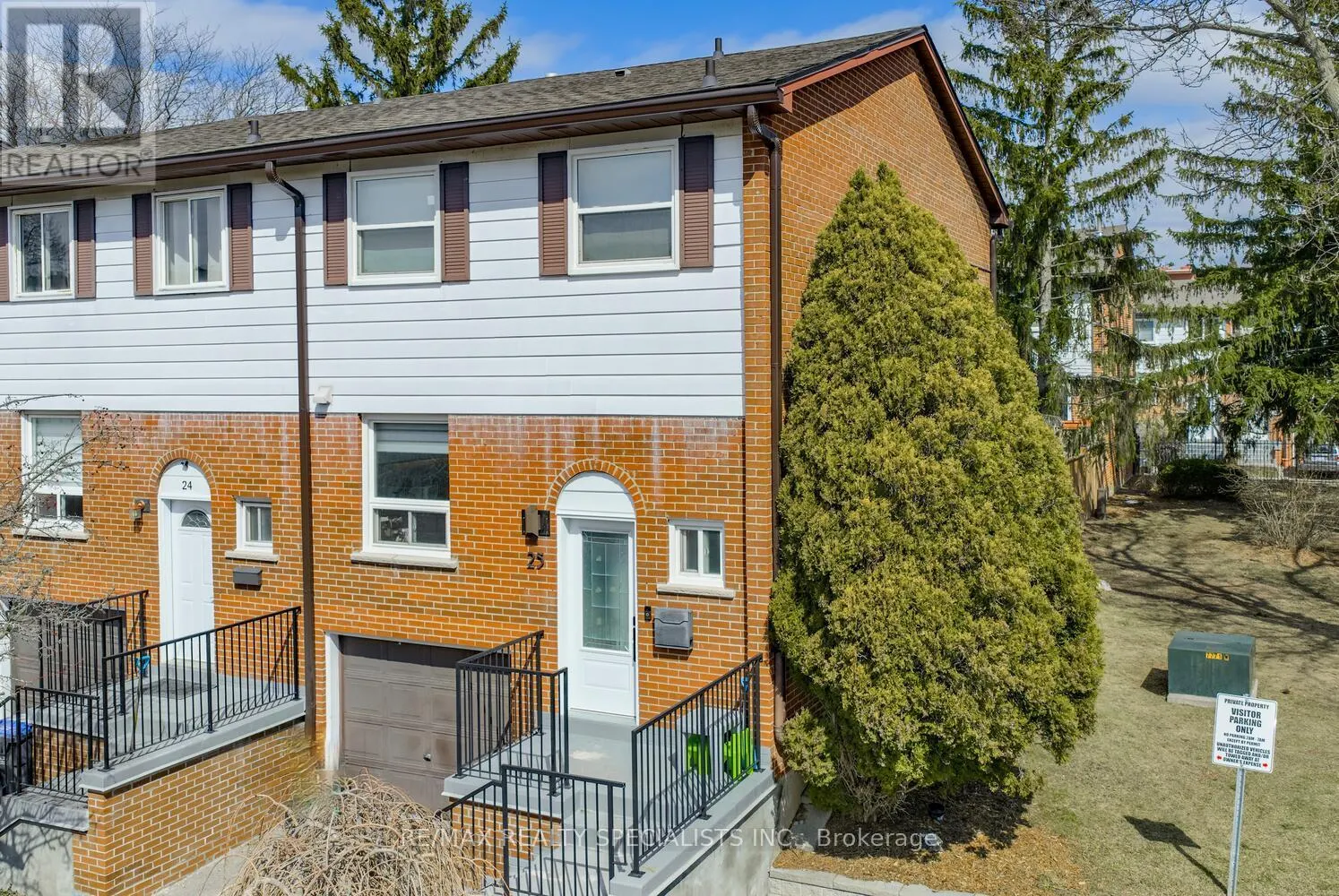 25 - 2445 HOMELANDS DRIVE