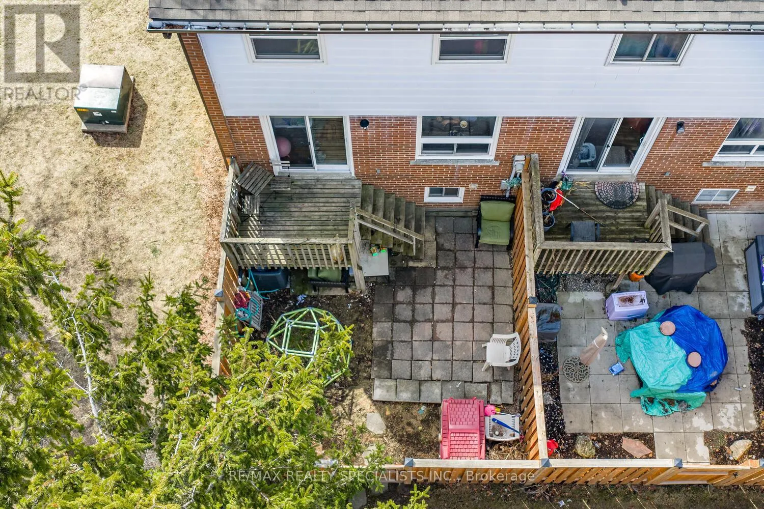 25 - 2445 HOMELANDS DRIVE