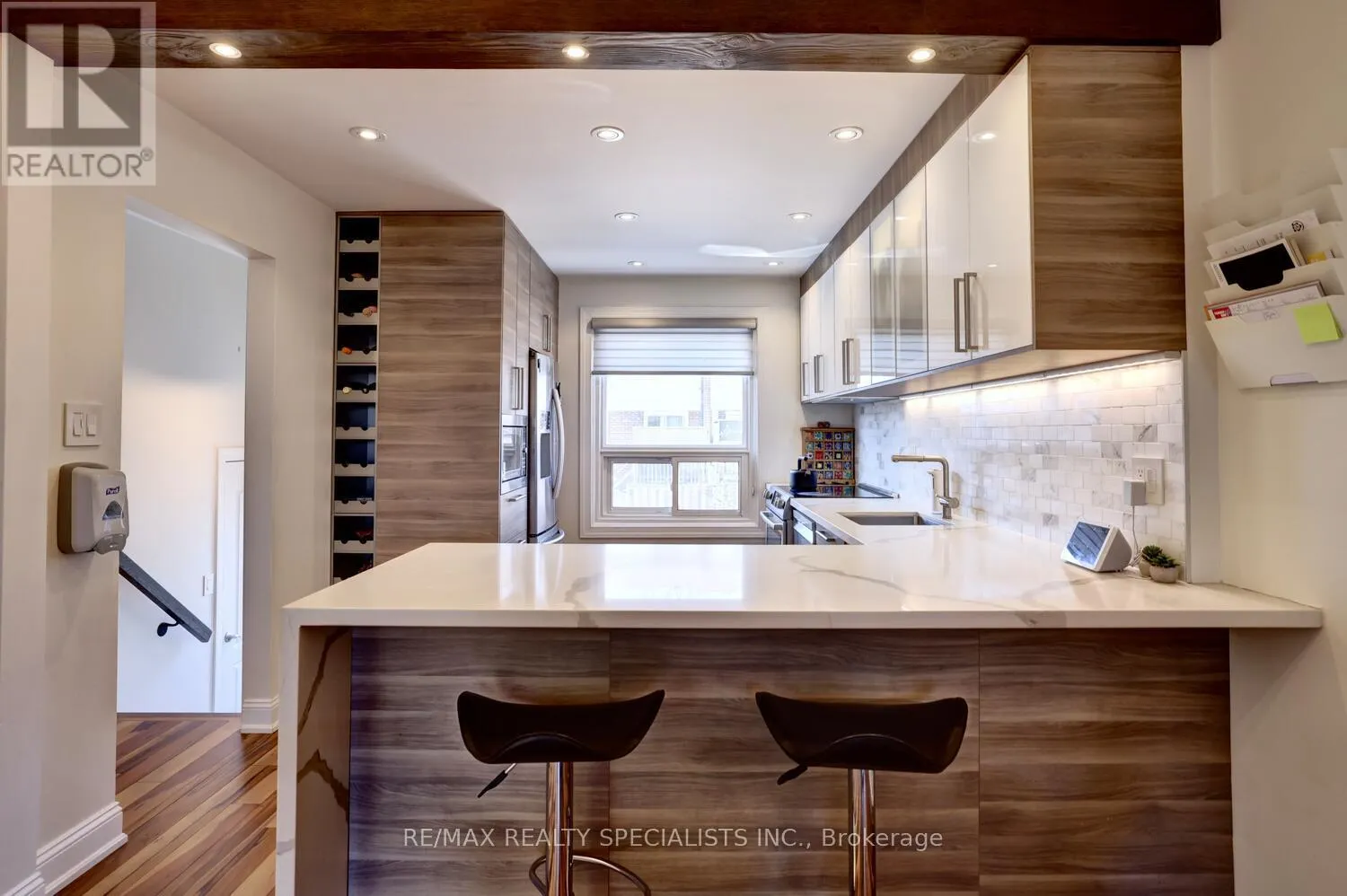 25 - 2445 HOMELANDS DRIVE