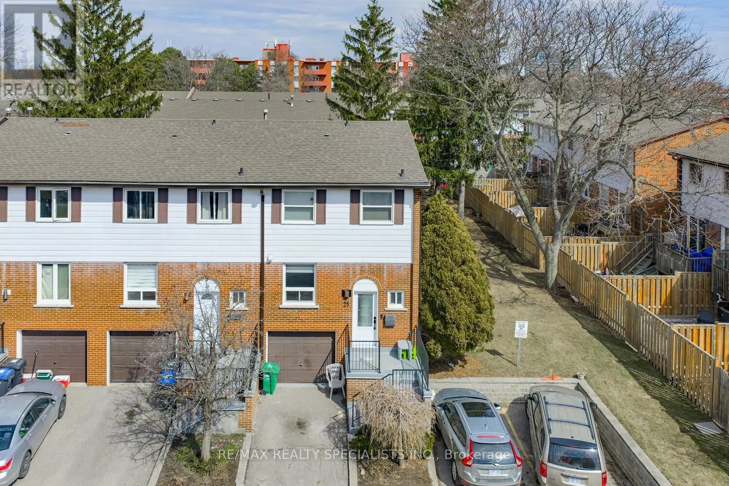 25 - 2445 HOMELANDS DRIVE