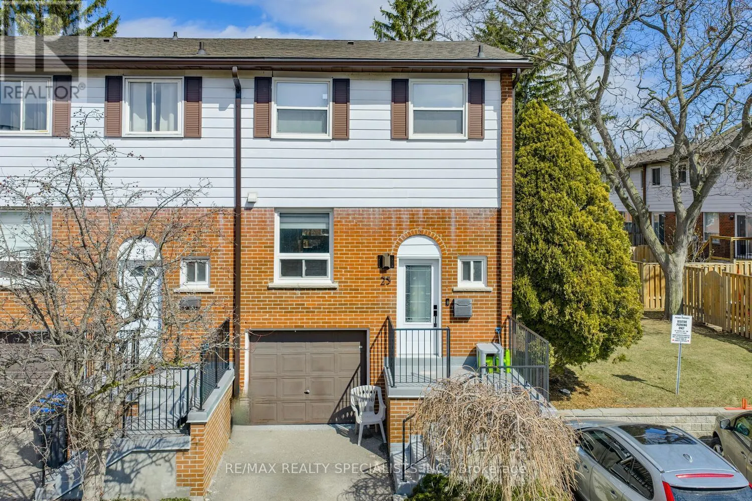 25 - 2445 HOMELANDS DRIVE