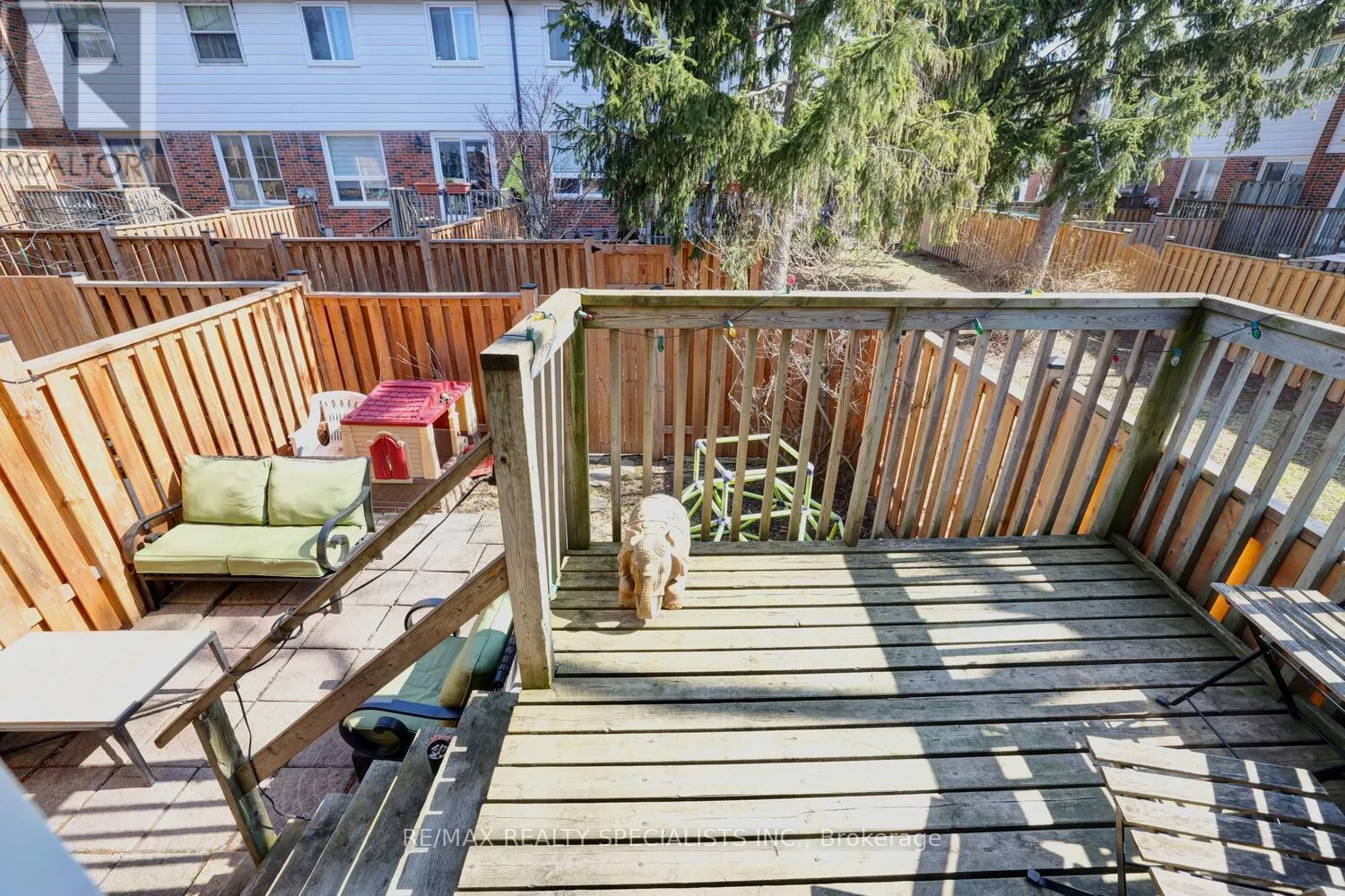 25 - 2445 HOMELANDS DRIVE