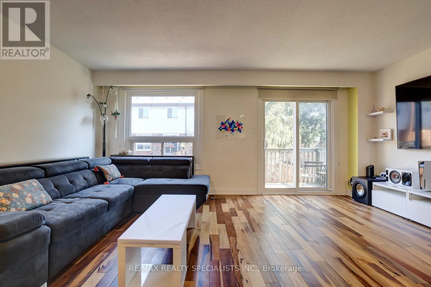 25 - 2445 HOMELANDS DRIVE