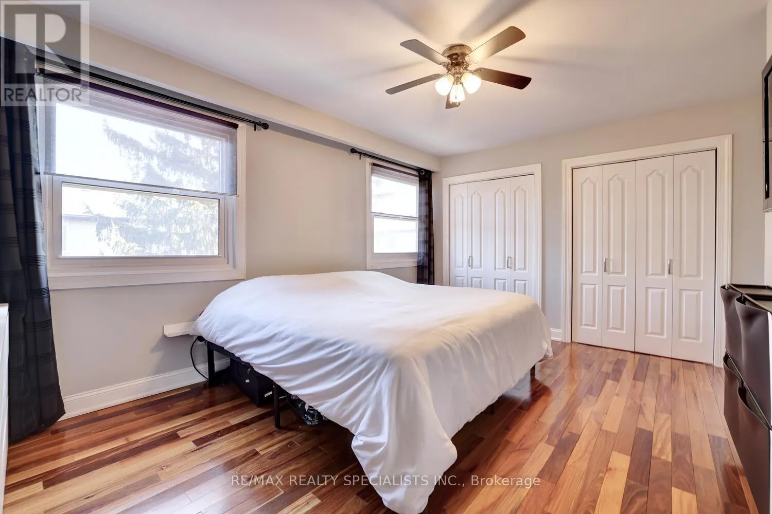 25 - 2445 HOMELANDS DRIVE