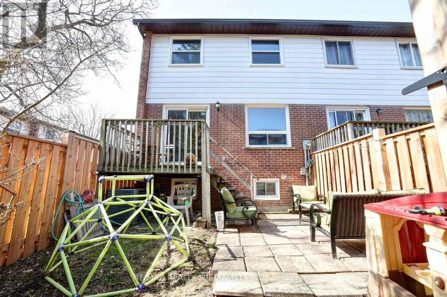 25 - 2445 HOMELANDS DRIVE