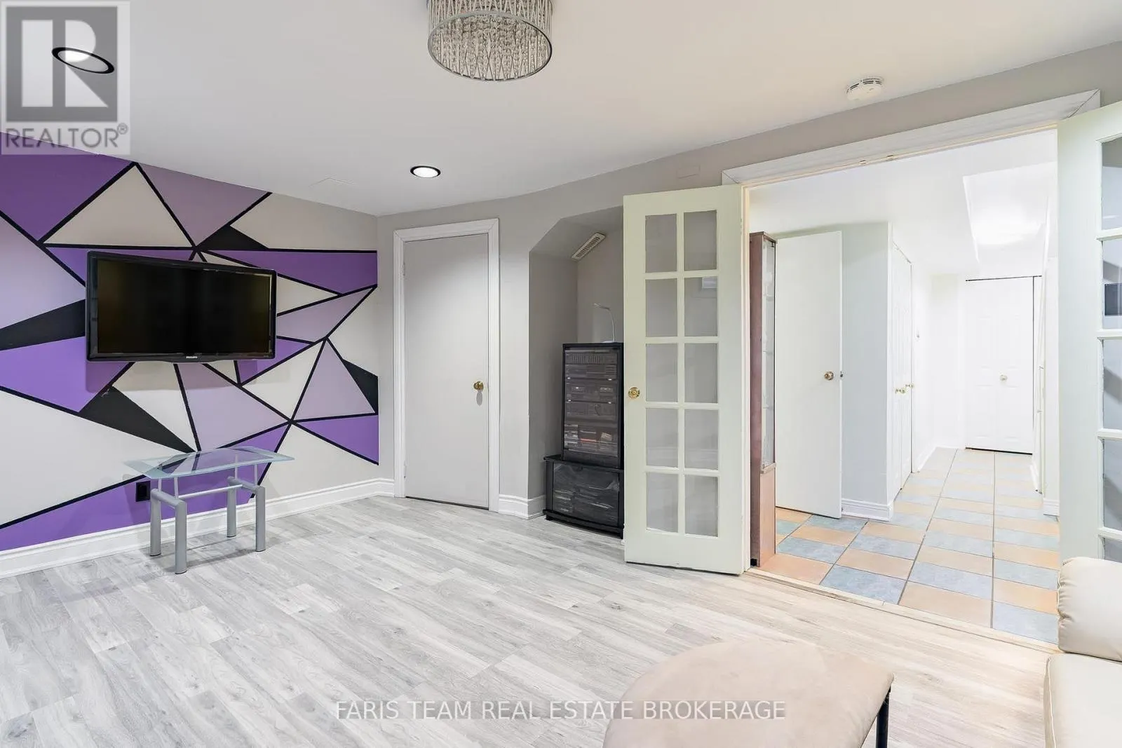 18 - 2075 ASTA DRIVE