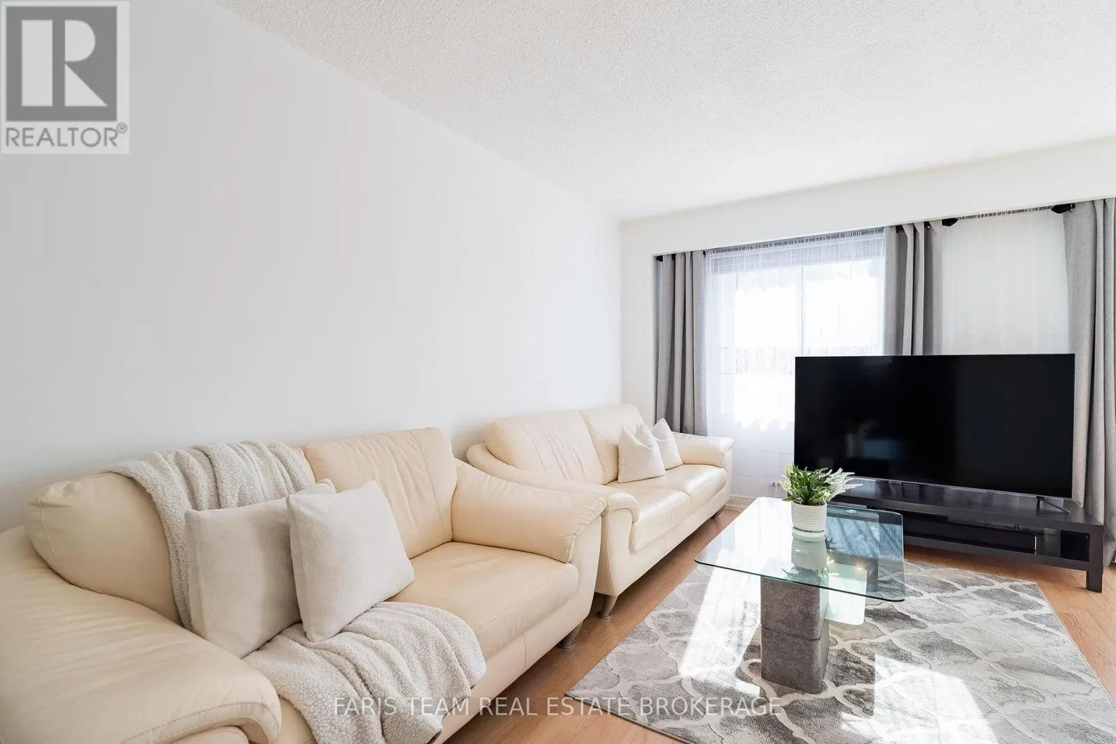18 - 2075 ASTA DRIVE