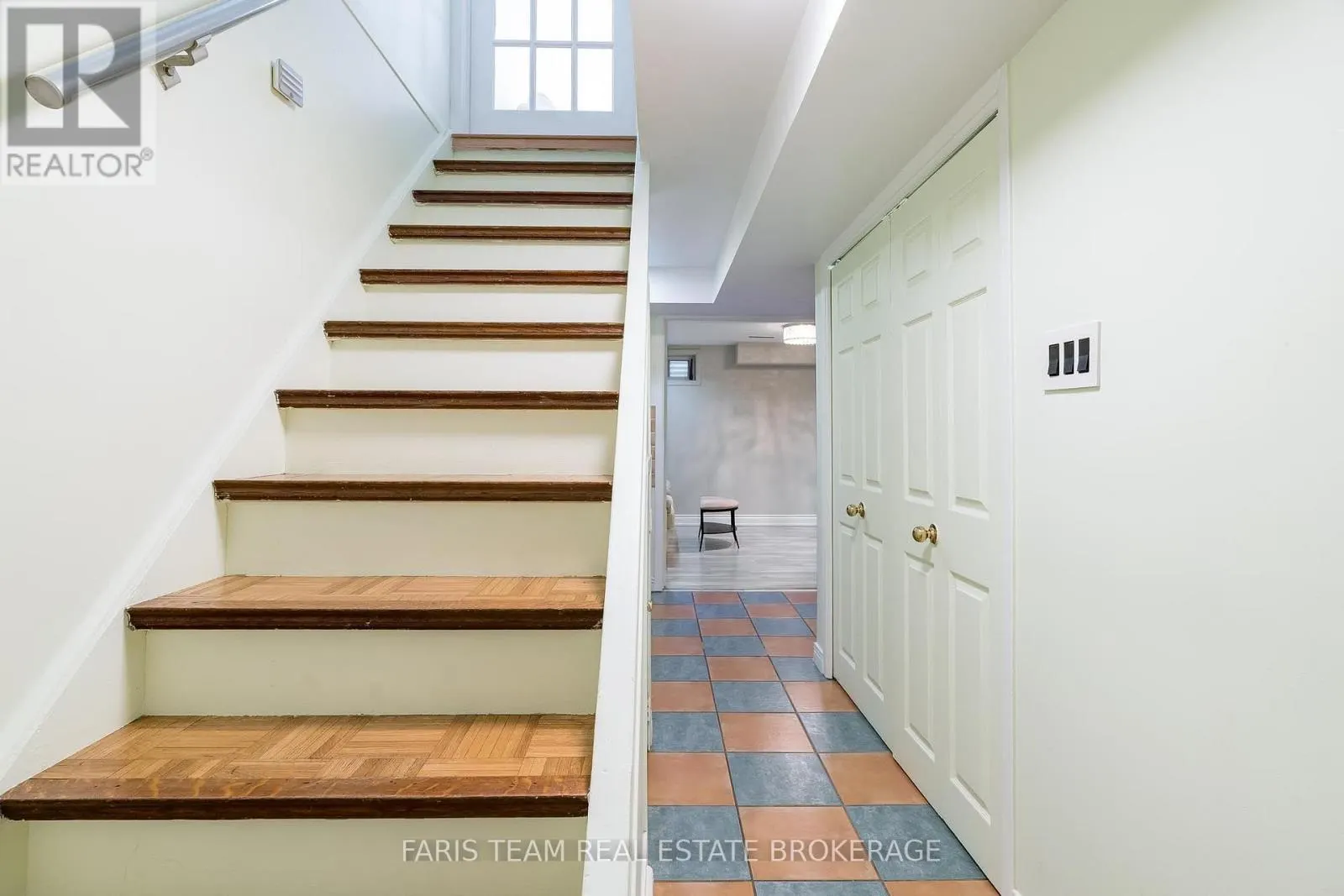 18 - 2075 ASTA DRIVE
