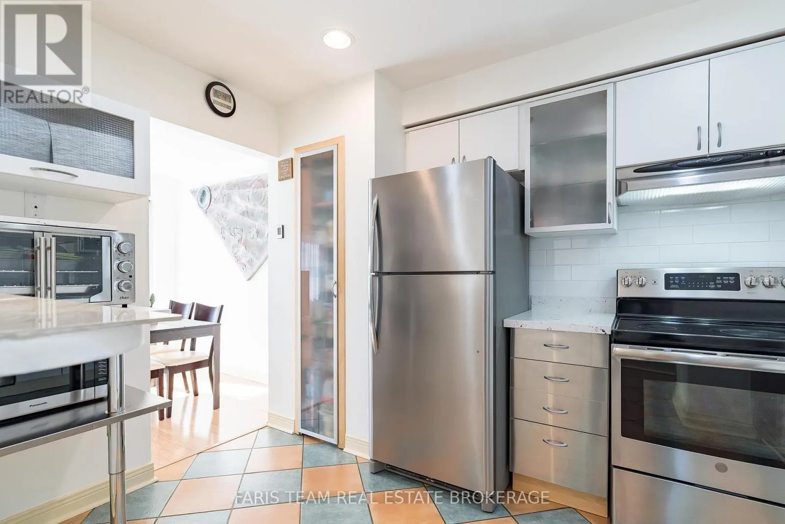 18 - 2075 ASTA DRIVE