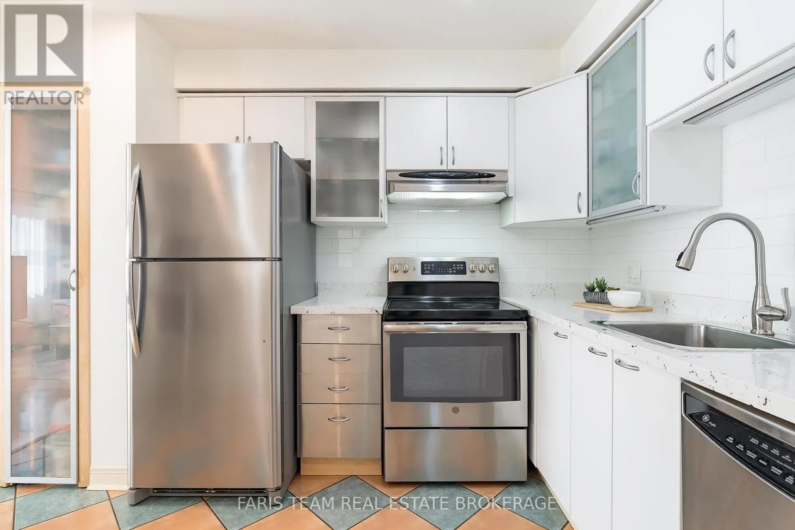 18 - 2075 ASTA DRIVE