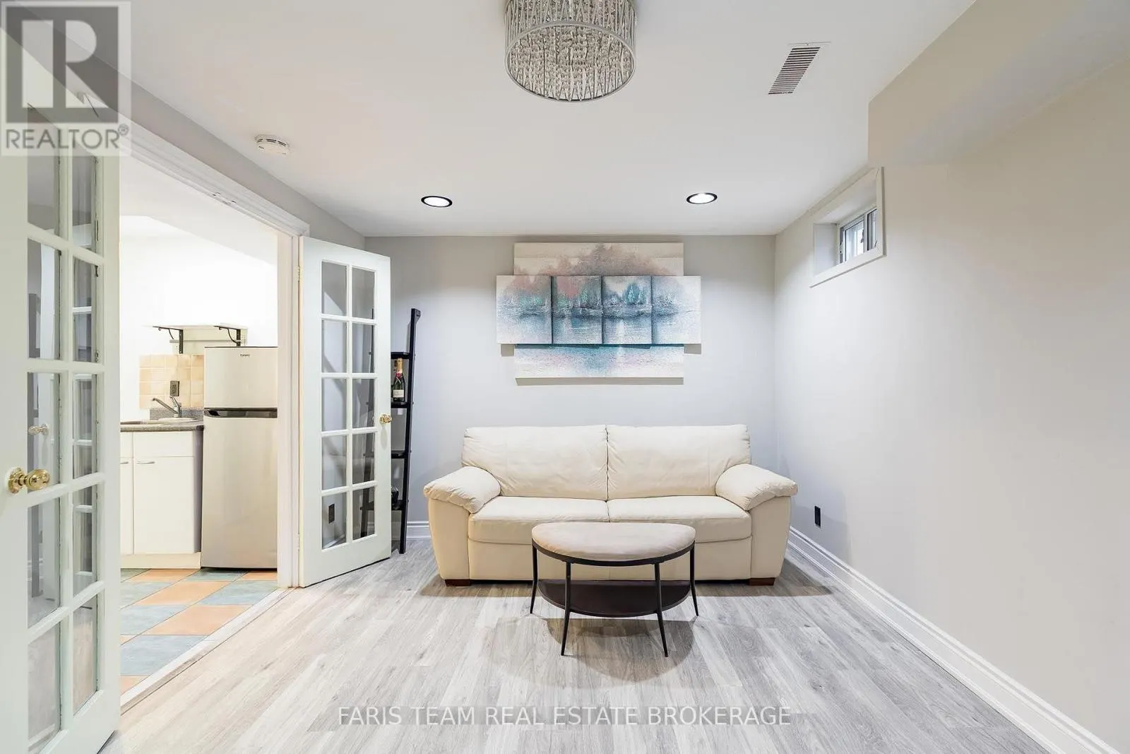 18 - 2075 ASTA DRIVE