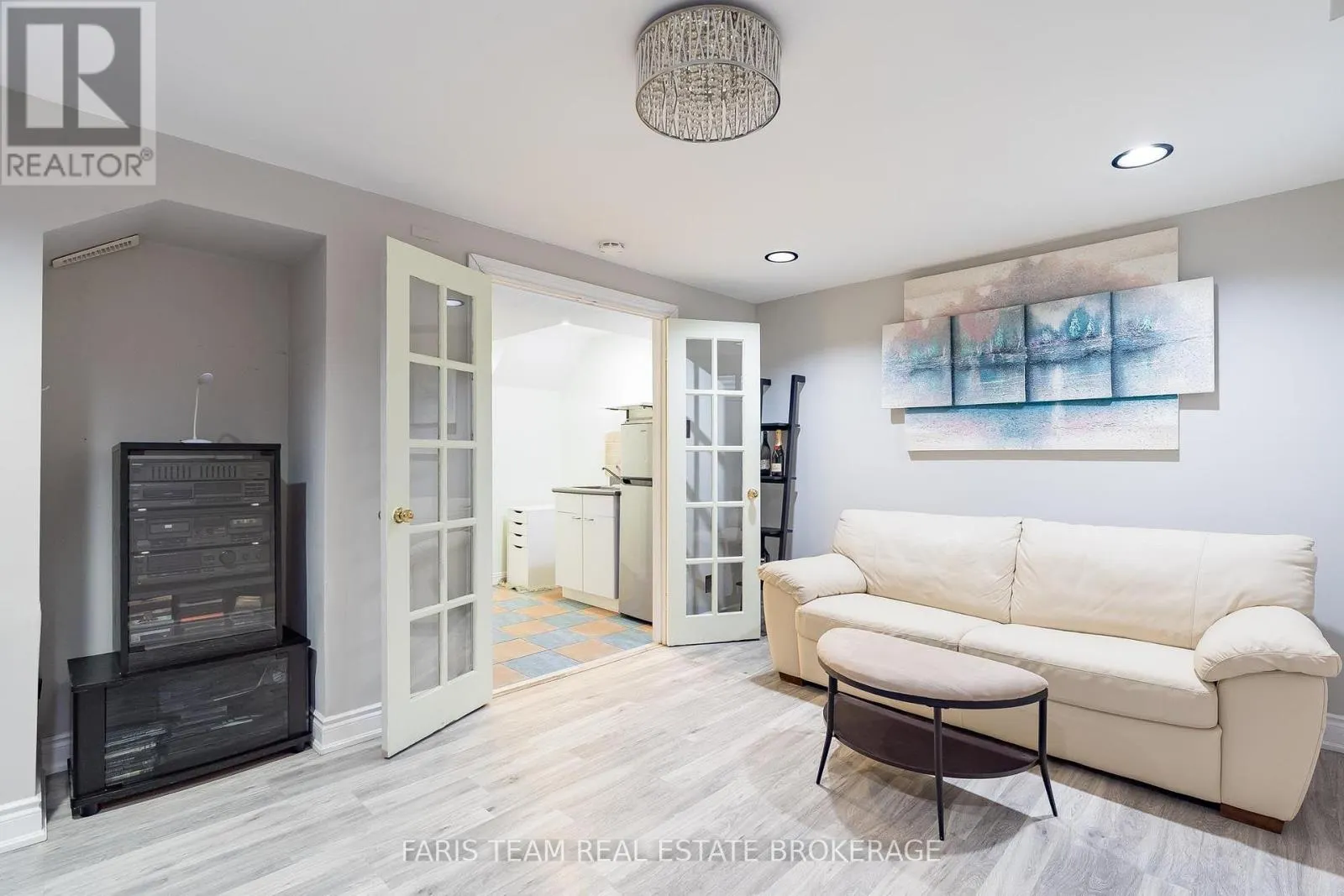 18 - 2075 ASTA DRIVE